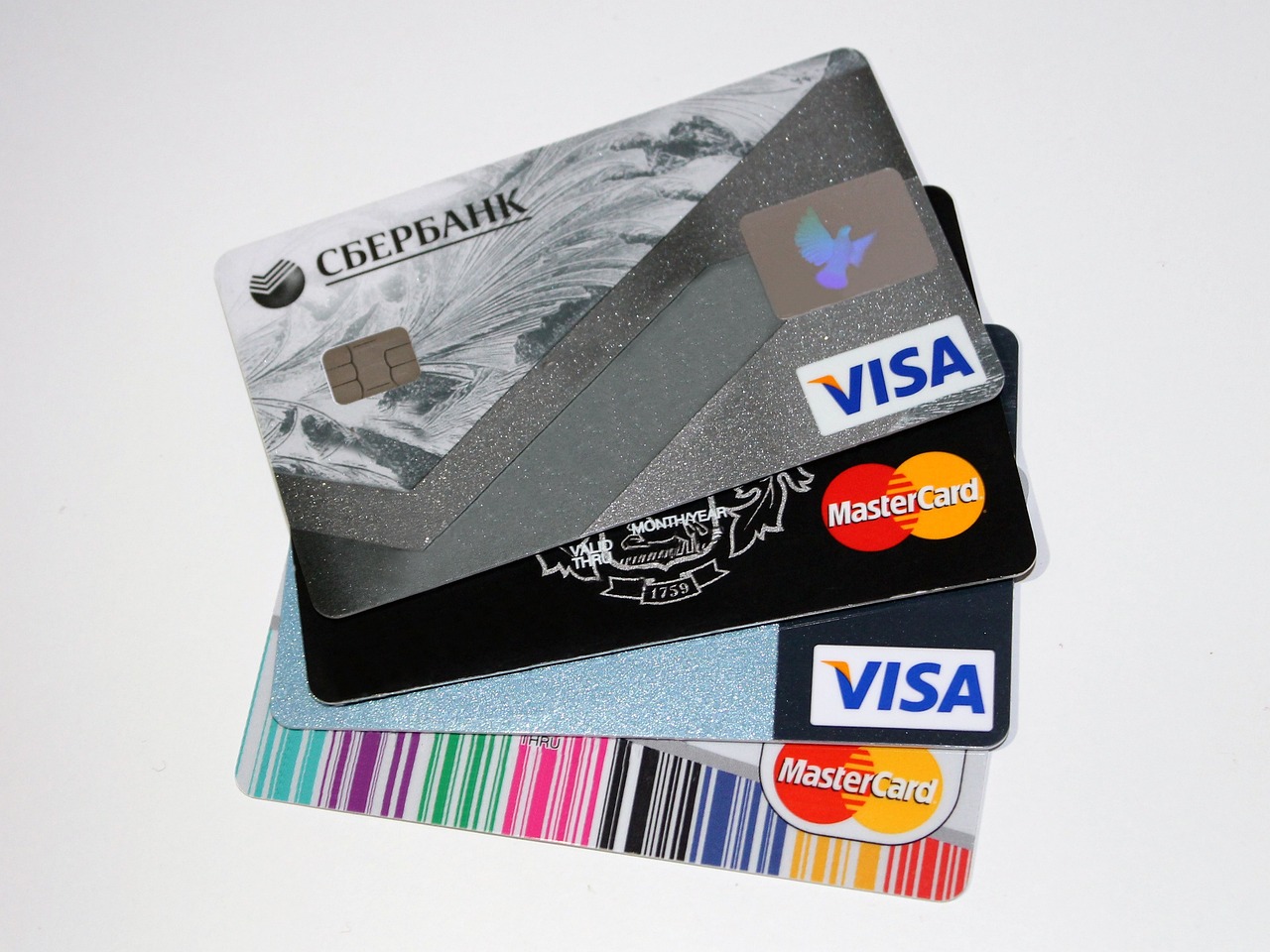 A Debit Card from a Russian Bank: The Convenient Way to Manage Expenses in Russia