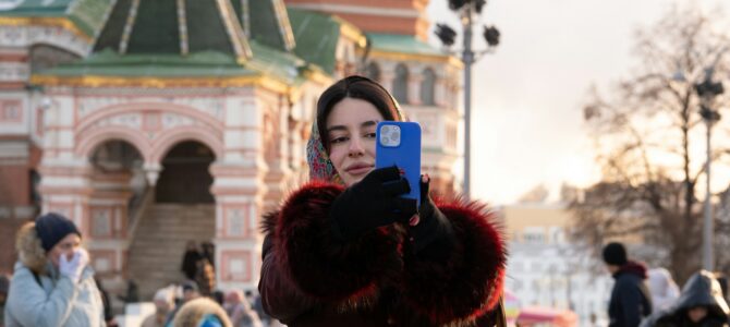 How to keep in touch while travelling in Russia: messaging and calling apps